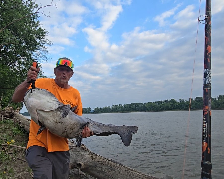Catfish Pro Black Dragon Fire Casting Rod | 7'6" Glow