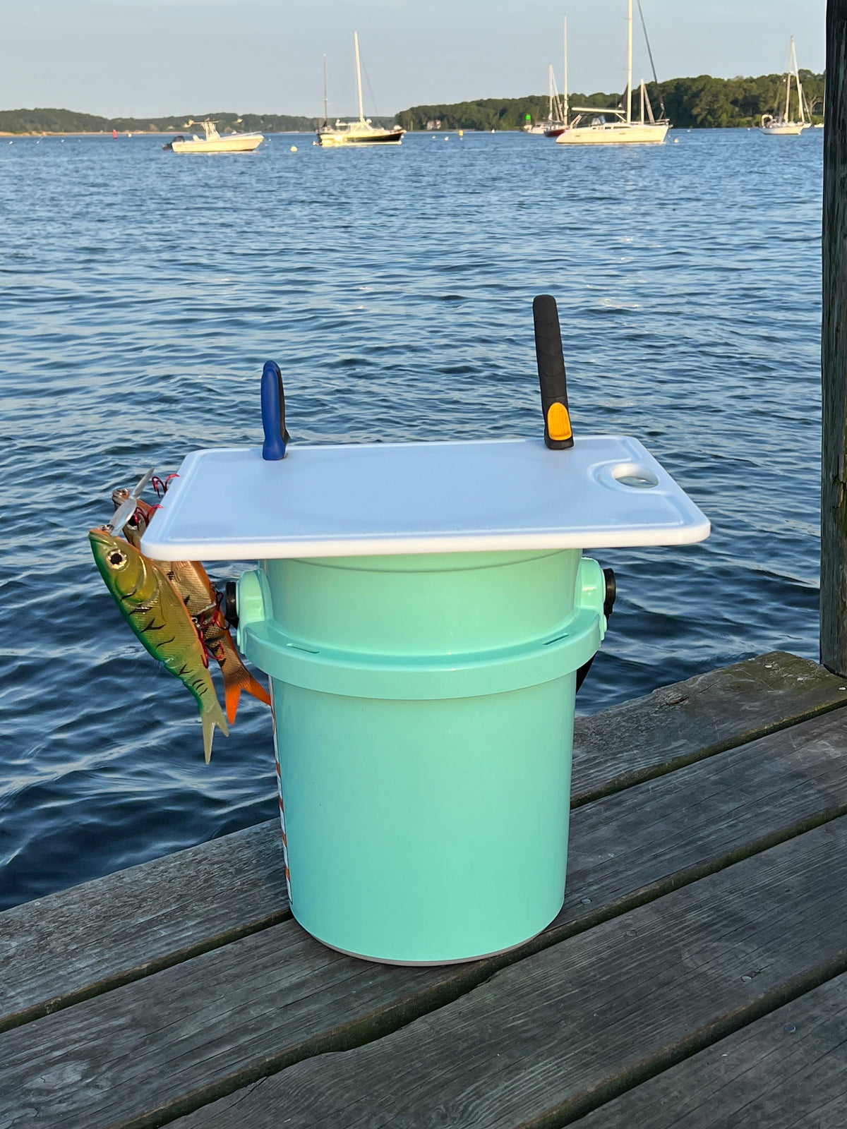 TRAPSKI Bucket Board | Made in USA | Marine-Grade HDPE | Fits 5-Gallon Buckets & Coolers | Integrated Ruler | Non-Skid Feet | Fillet, Bait Prep & Gear